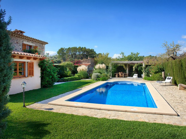 Villas with garden toys Villas with garden toys