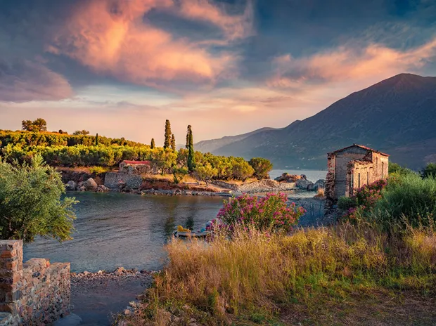 Kotronas Town | Simpson Travel Kotronas Town | Simpson Travel